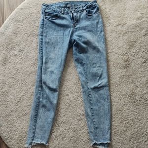 Noisy May Jeans